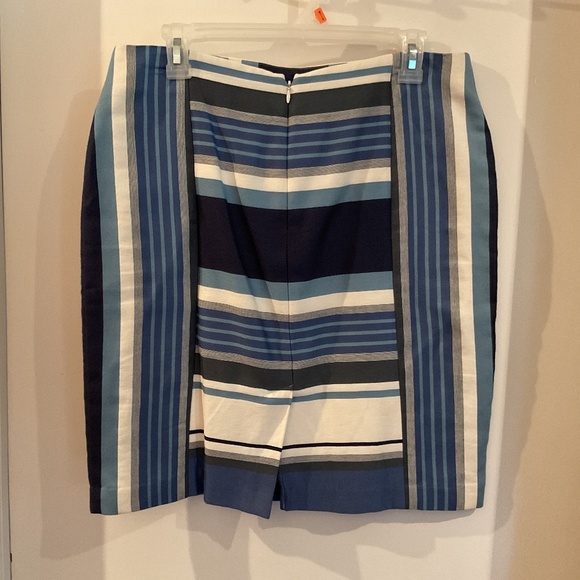 J McLaughlin skirt -so cute!   Size 10. Perfect condition! - Picture 2 of 4